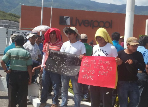 Los maestros exigen la aparición con vida de los estudiantes