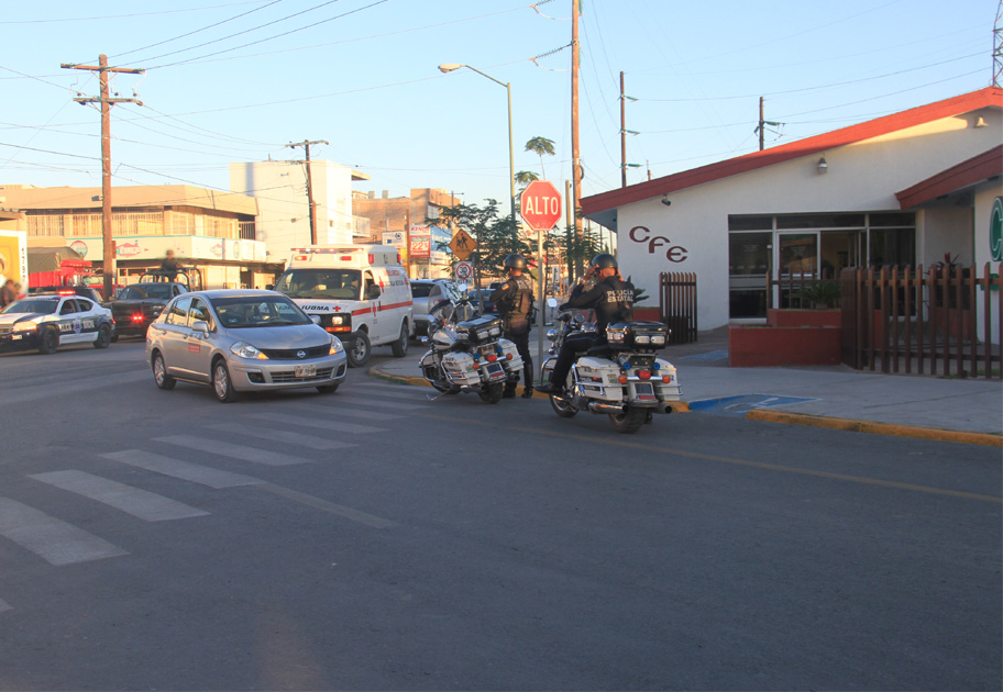 Los tres ladrones se dieron a la fuga en motocicleta, sin que nadie se diera cuenta con que rumbo. 