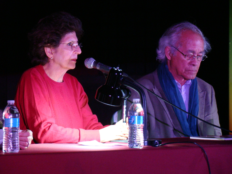 Silvia Molina, presidenta del Seminario de Cultura Mexicana y el poeta Anthony Phelps.