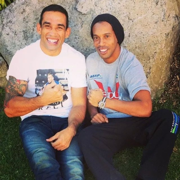 Werdum se juntó con Ronaldinho en México