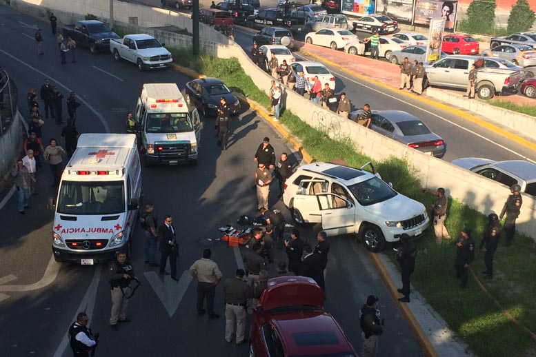Diversas corporaciones de seguridad y de auxilio acudieron al lugar del atentado.