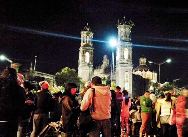 Miles de fieles a San Judas Tadeo, provenientes del Distrito Federal y Estado de México, llegaron esta madrugada a la iglesia de San Hipólito, ubicada
