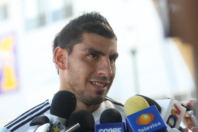 Nahuel Guzmán hablando para los medios