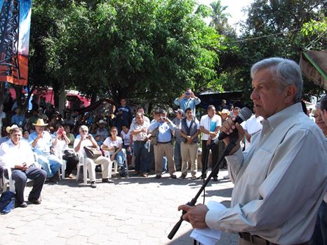 Andrés Manuel López Obrador, dirigente del Movimiento de Regeneración Nacional.