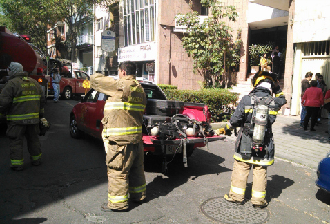 Bomberos sofocaron un incendio en la colonia Juárez.