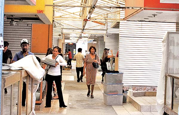 La revisión terminó pasadas las 12:00 horas.
