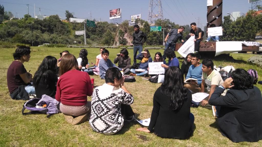 Los estudiantes son alumnos de la Universidad Autónoma Metropolitana 