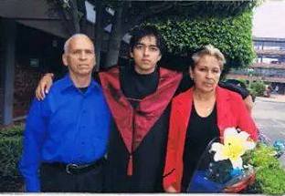 Padres de Ricardo cuando el joven salió de la preparatoria 