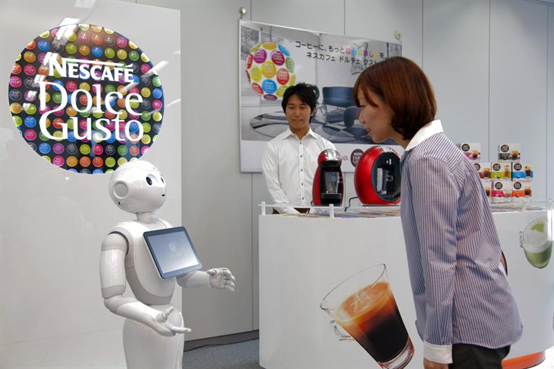 El robot Pepper venderá máquinas de café de Nestlé en Japón.