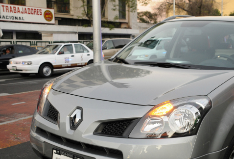Empresas que ofrecen servicio de taxis por aplicaciones en el Distrito Federal tienen diferentes requisitos y controles para choferes y vehículos.