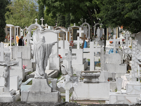En el panteón descansan los restos de integrantes de las familias tradicionales de Guadalupe, muchas víctimas de la Revolución Mexicana y hasta person