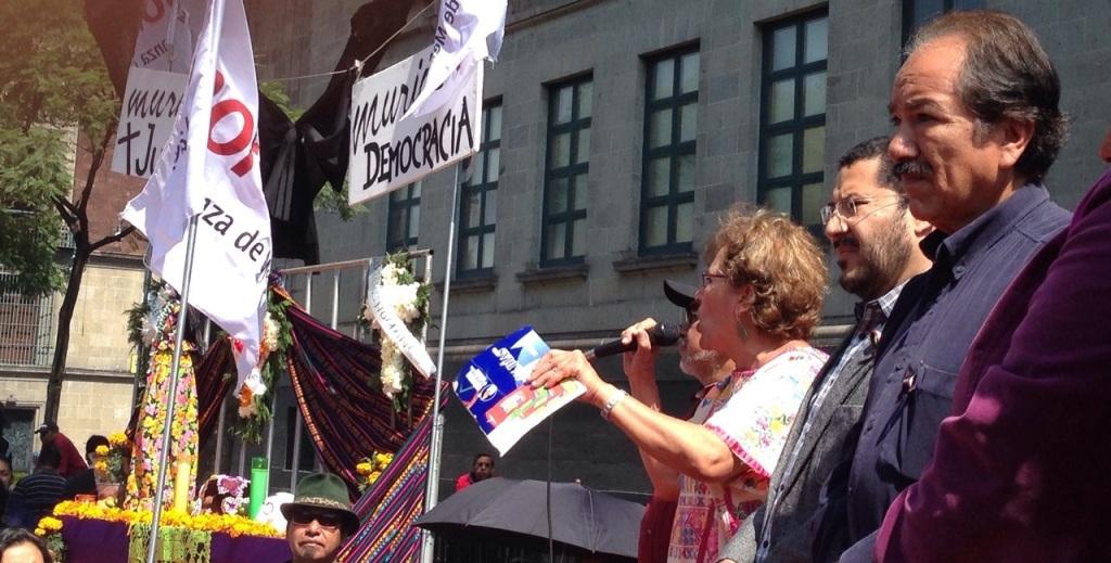 La ofrenda fue colocada frente a la Suprema Corte de Justicia de la Nación. 