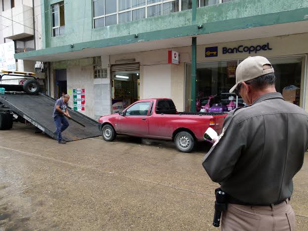 La grua se llevó a los autos infraccionados