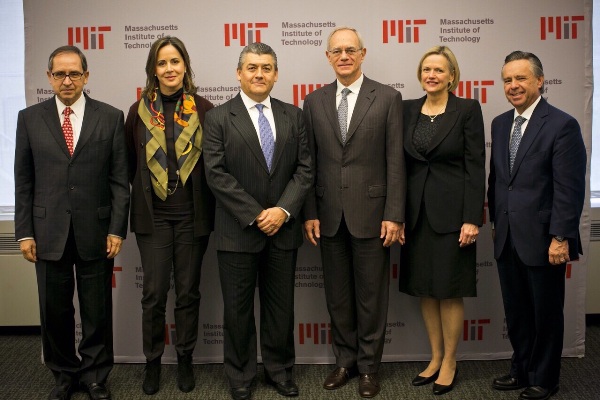 El Tecnológico de Monterrey firmo un convenio para investigación en nanociencia y nanotecnología con el MIT.