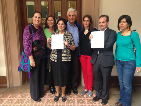 Los representantes de organismos civiles entregaron un escrito en la Oficialía de Partes del Palacio de Gobierno.
