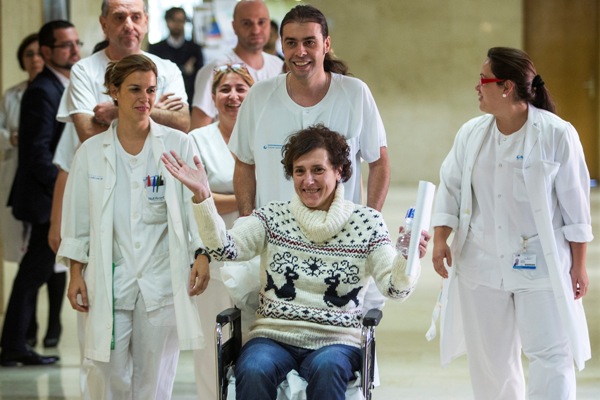 La enfermera española, Teresa Romero, recibió el alta médica del Hospital Carlos III, donde había sido internada desde el 6 de octubre.