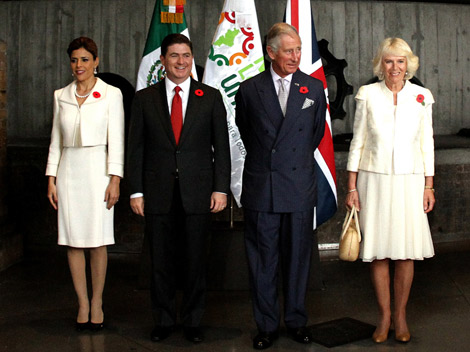 El gobernador Rodrigo Medina de la Cruz, su esposa Gretta Salinas, el príncipe Carlos y la duquesa Camila.