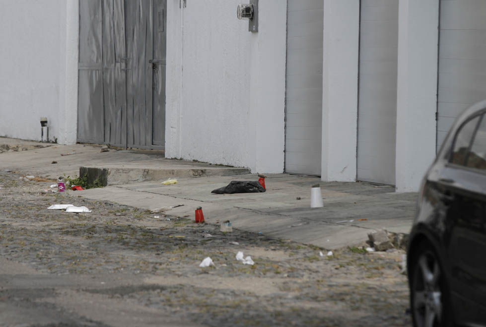 Cinco vehículos de lujo entre ellos un Bentley fueron asegurados en la finca de El Mante