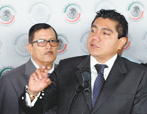 José Luis Preciado, coordinador de la bancada del PAN en el Senado, exigió aplicar la ley. 