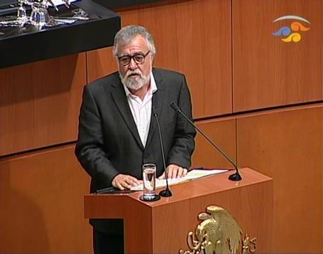 Los niños no son propiedad de los padres, ni del Estado, indicó Encinas durante la discusión de la ley de derechos de los niños.