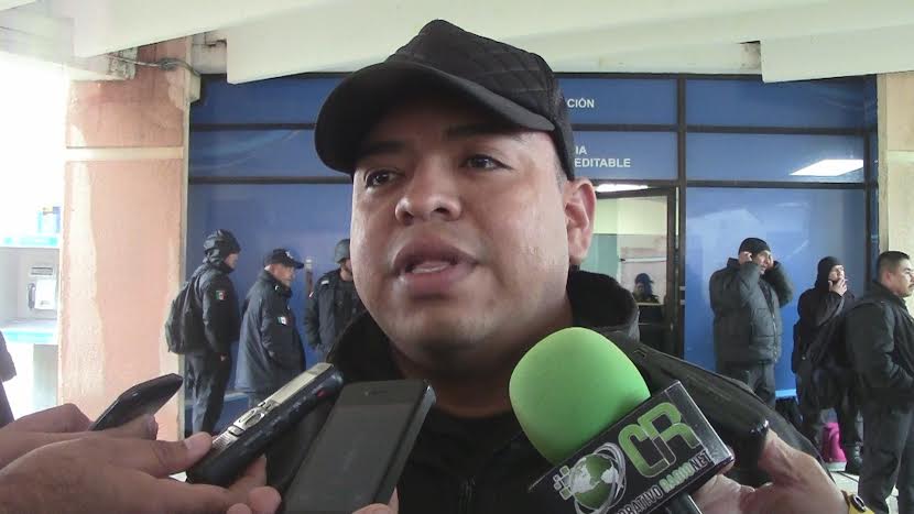 Un oficial fue torturado al grado de ponerle en cinco ocasiones una bolsa de plástico en la cabeza, golpearlo y así como colocarle cinta canela en los