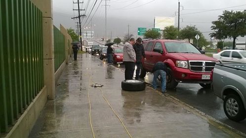 Agentes de Tránsito de Escobedo y San Nicolás acudieron al lugar. 
