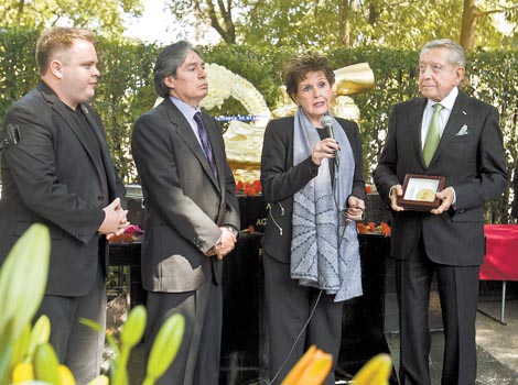 El reconocimiento se entregó en el Panteón de Dolores.