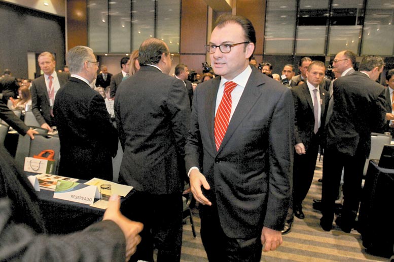 El titular de Hacienda acudió a la inaugración de la reunión anual de la Concamin.