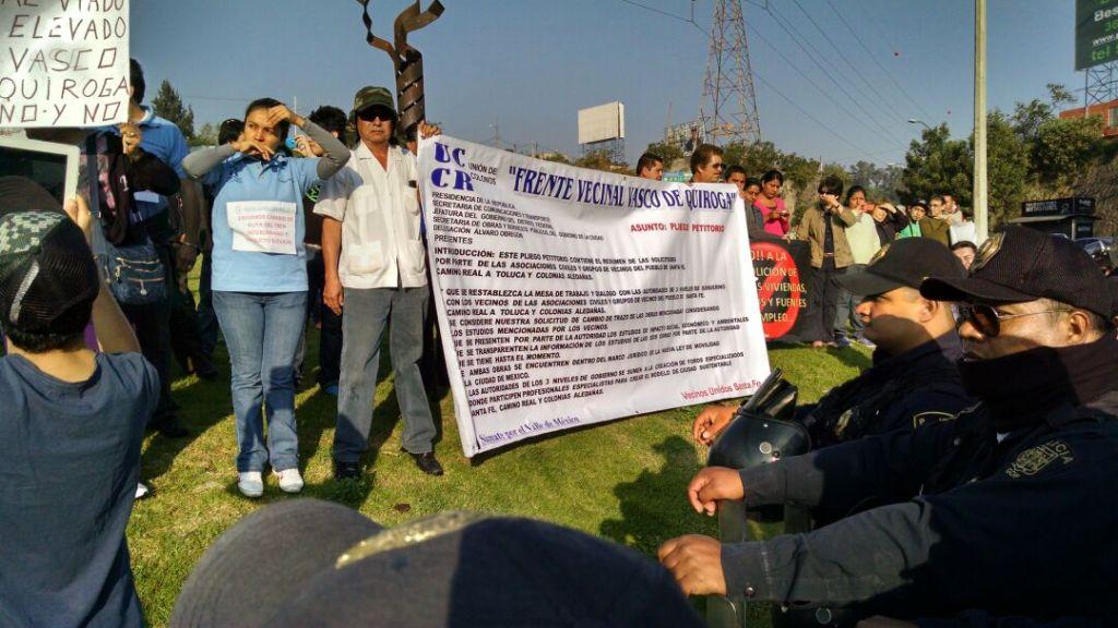 Vecinos protestan por la construcción del Tren Interurbano México-Toluca