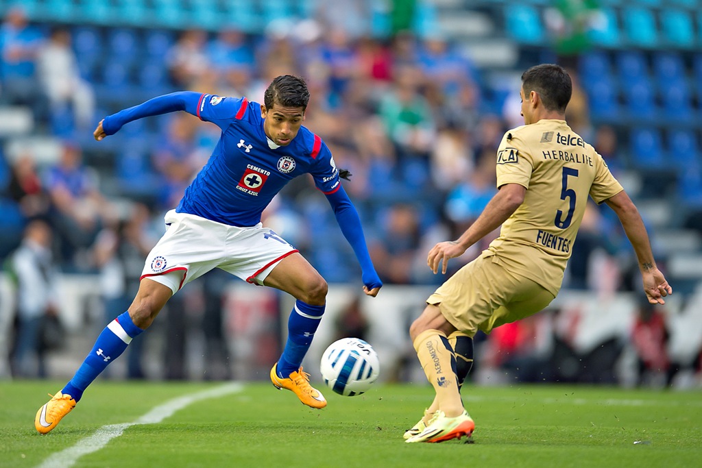 Cruz Azul recibió a Pumas en la fecha 16 del Apertura 2014
