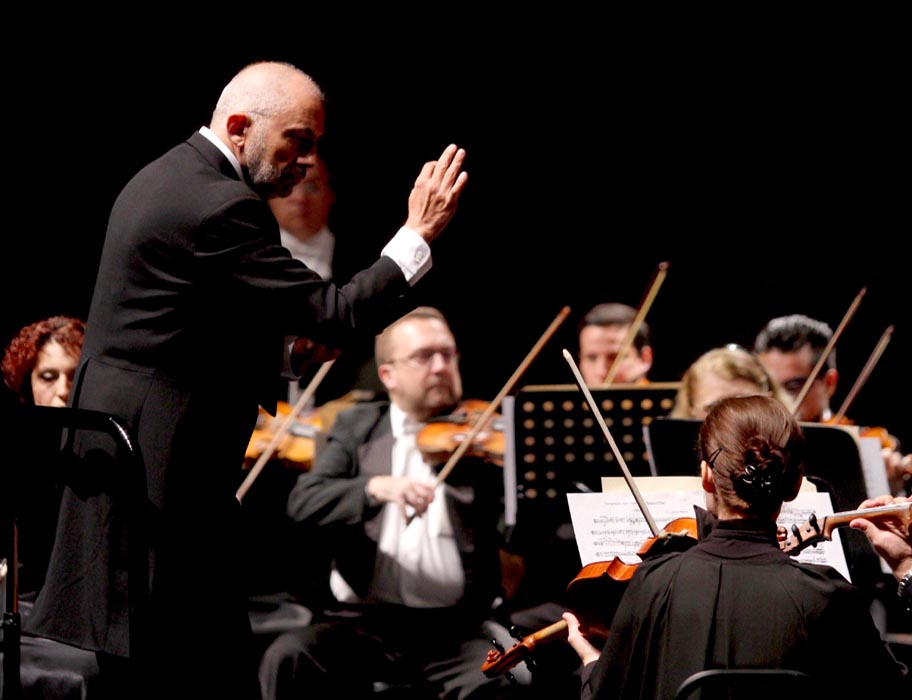 Román Revueltas fue el director invitado de la Camerata de Coahuila.