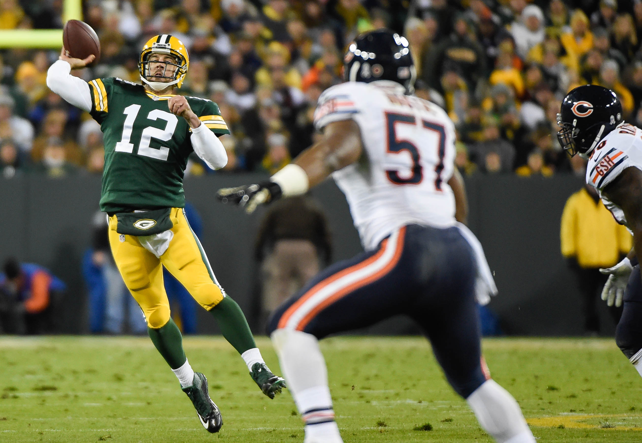 Aaron Rodgers lanzó seis pases de anotación contra Chicago