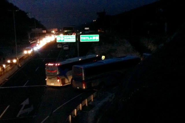 Los normalistas se apropiaron de un total de 22 unidades y se retiraron de la Autopista del Sol con dirección a la Normal Rural de Ayotzinapa, ubicada