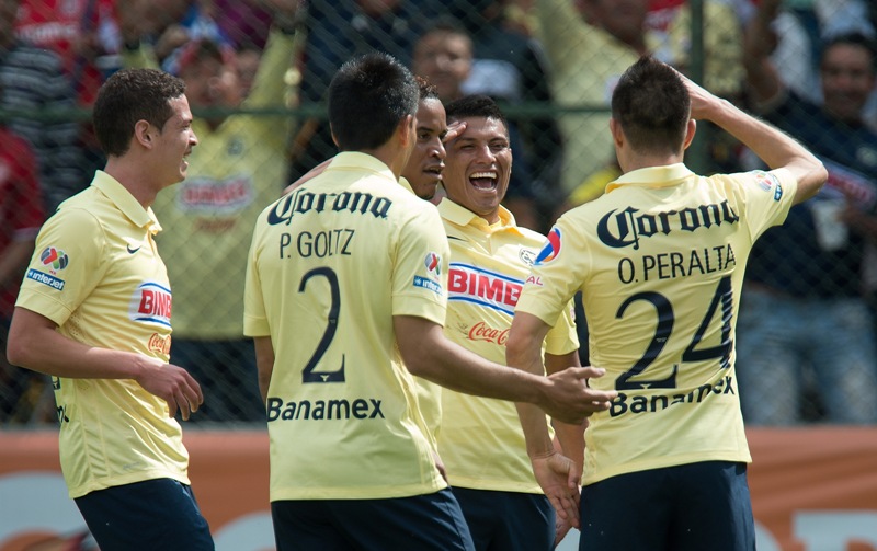 Oribe Peratla festeja su segundo gol 