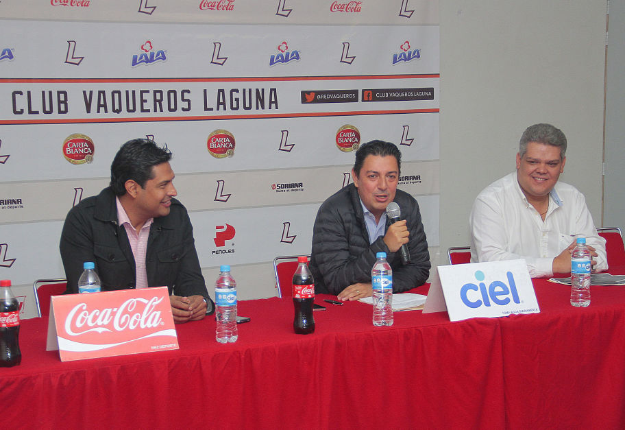 Luis Dovalina aprovechó para ratificar Lino Rivera como manager.
