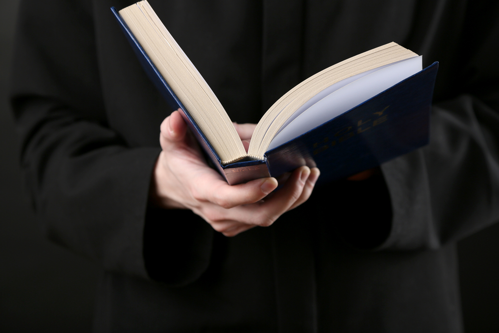 Religión,Biblia,sermón,pastor,padre,sacerdote,religioso,