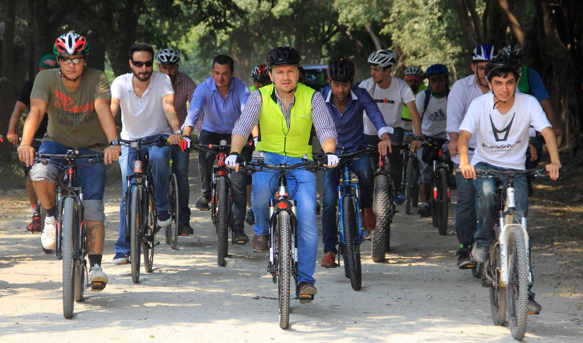 El diputado chiapaneco Fernando Castellanos encabezó la Ruta Ciclista por Tuxtla Gutiérrex en el marco del congreso.