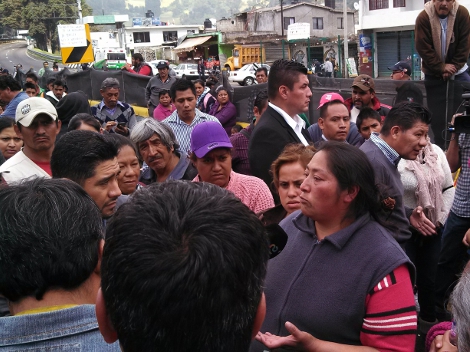 Los pobladores exigen la presentación con vida del taxista. 