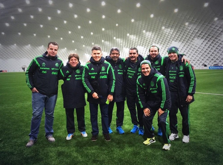 Miguel Herrera y cuerpo técnico en instalaciones del Ajax 