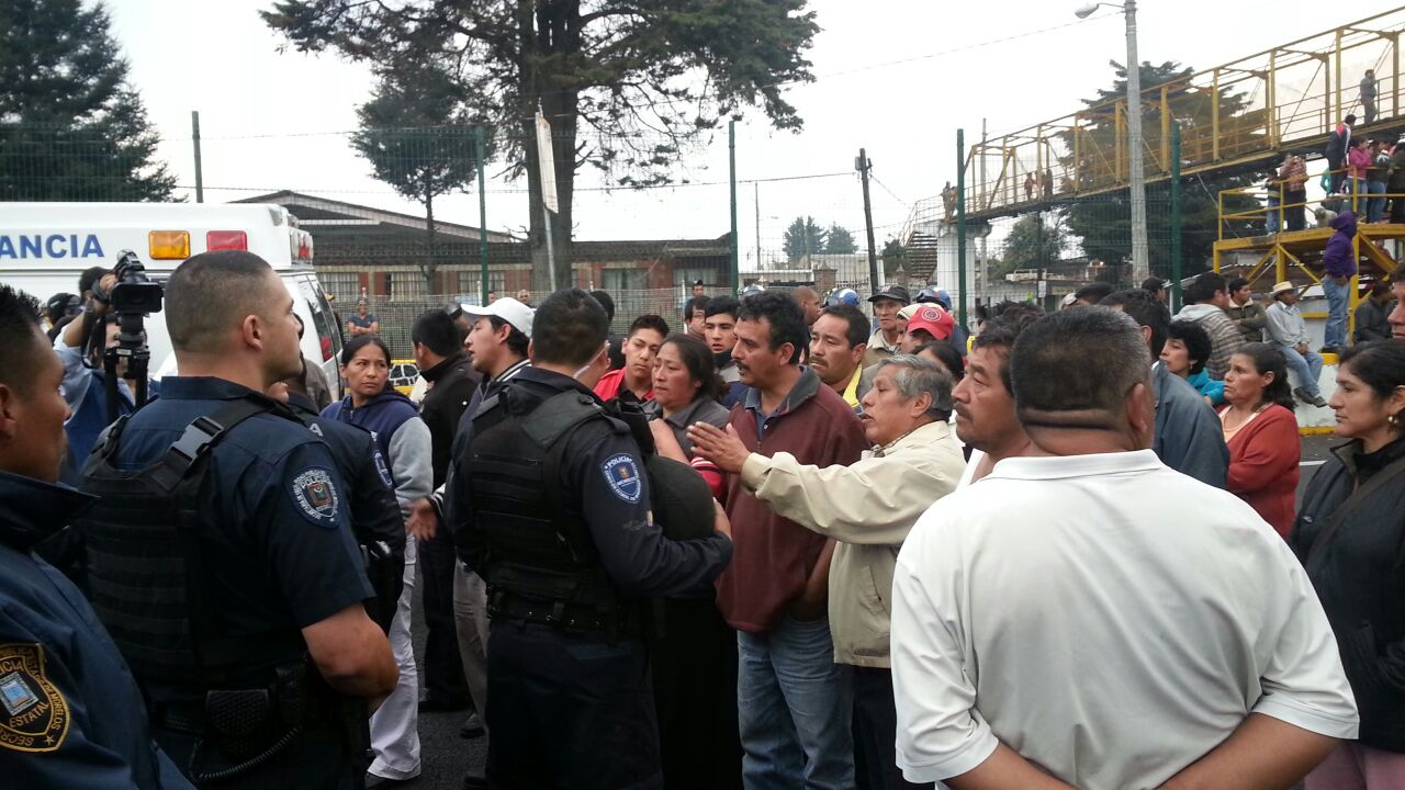 Los pobladores protestan contra la inseguridad y exigen la aparición de un taxista secuestrado.