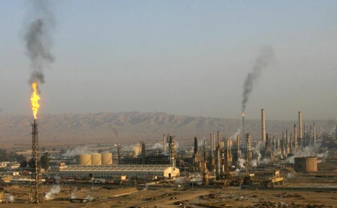 La refinería de petróleo de Baiji, la más grande de Irak y asediada por los yihadistas 