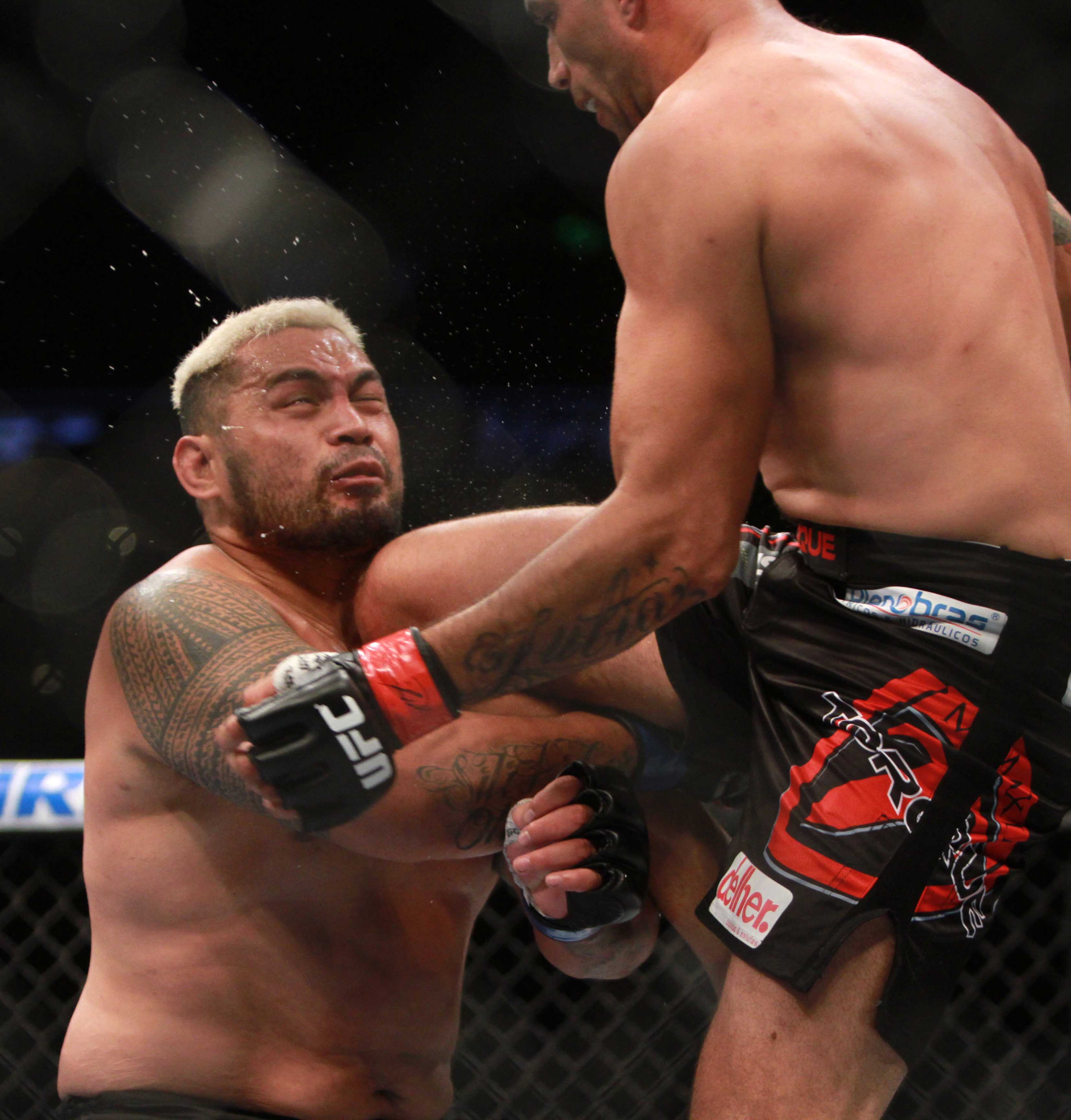 Lo mejor del combate entre Werdum y Hunt en UFC 180