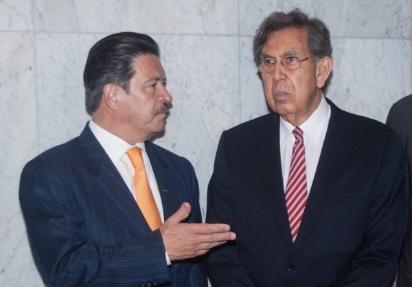 Cuauhtémoc Cárdenas envió una carta a la militancia perredista en la que pide la renuncia de Carlos Navarrete a la dirigencia del PRD. 