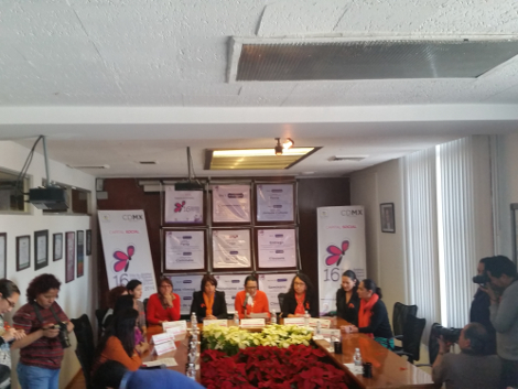 La titular de la Secretaría de Desarrollo Social del DF anunció el programa.