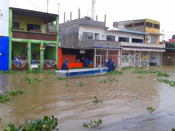 En algunas colonias de Villahermosa y su periferia, el nivel del agua alcanzó más de un metro de altura. 