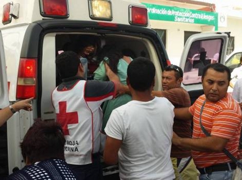 Tres de los enfermos hospitalizados fueron llevados al hospital naval de la Marina.
