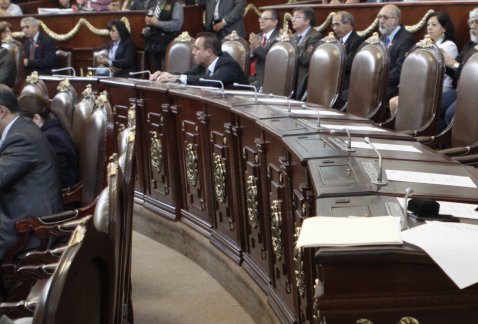 Priistas y panistas provocaron falta de quórum en sesión de la Asamblea Legislativa del Distrito Federal, por lo cual ésta se dio por concluida.