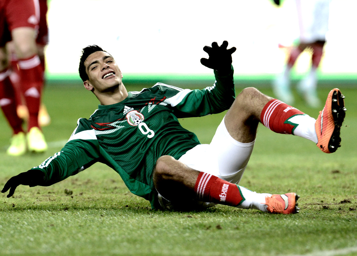 Raúl Jiménez, en delantera con 'Gio'