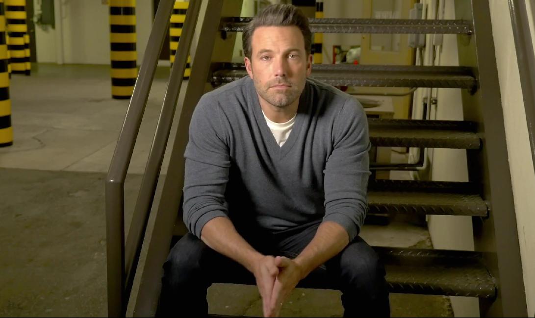El ganador del Oscar, Ben Affleck, aparece en silencio en el video contra el ébola. 