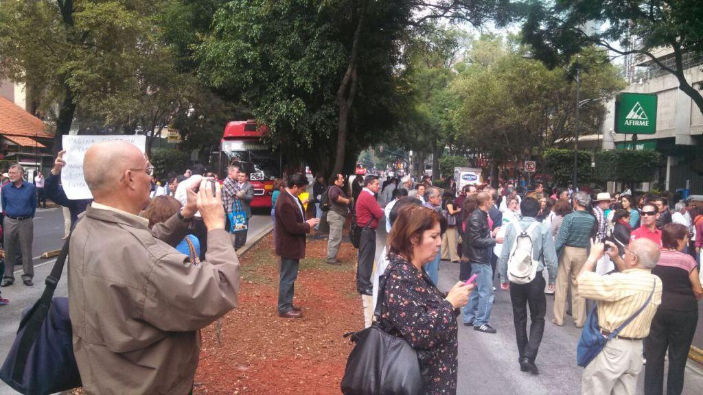 Insurgentes está bloqueada en ambos sentidos.